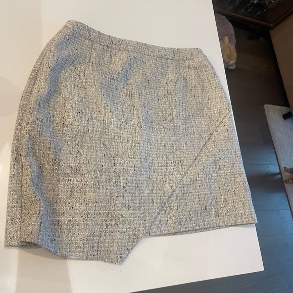 H&M Beige Skirt with gold detailing - Picture 2 of 7